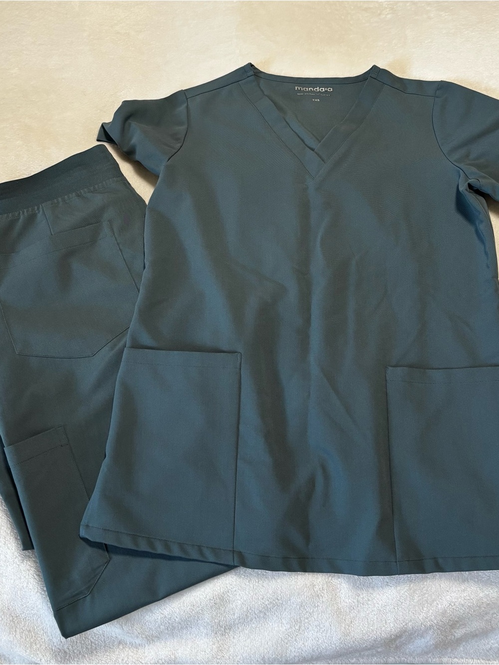 Mundago Women's V-Neck Scrub Top in Teal